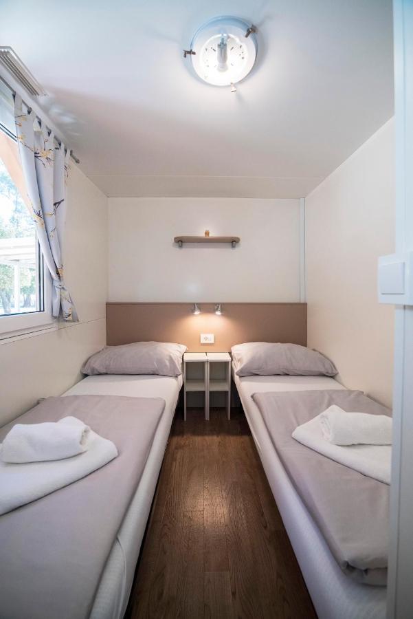 Mobile Home Cube, 3 Bedrooms, Free Parking, Wifi Biograd Na Moru Esterno foto
