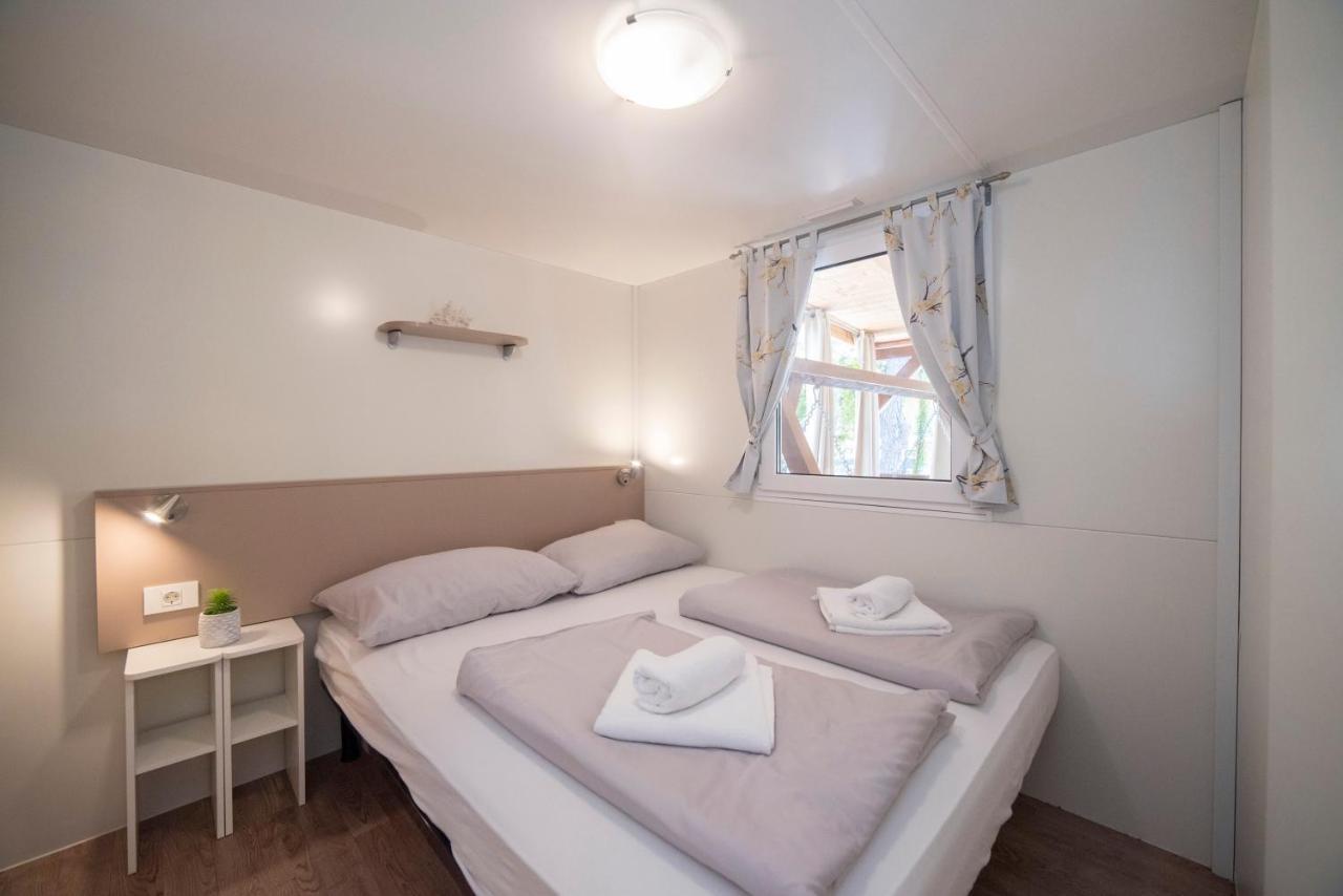 Mobile Home Cube, 3 Bedrooms, Free Parking, Wifi Biograd Na Moru Esterno foto