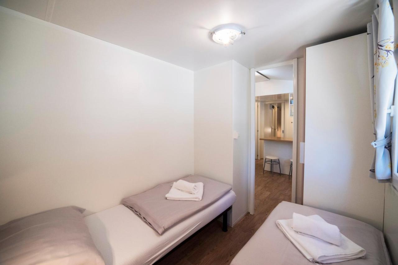Mobile Home Cube, 3 Bedrooms, Free Parking, Wifi Biograd Na Moru Esterno foto