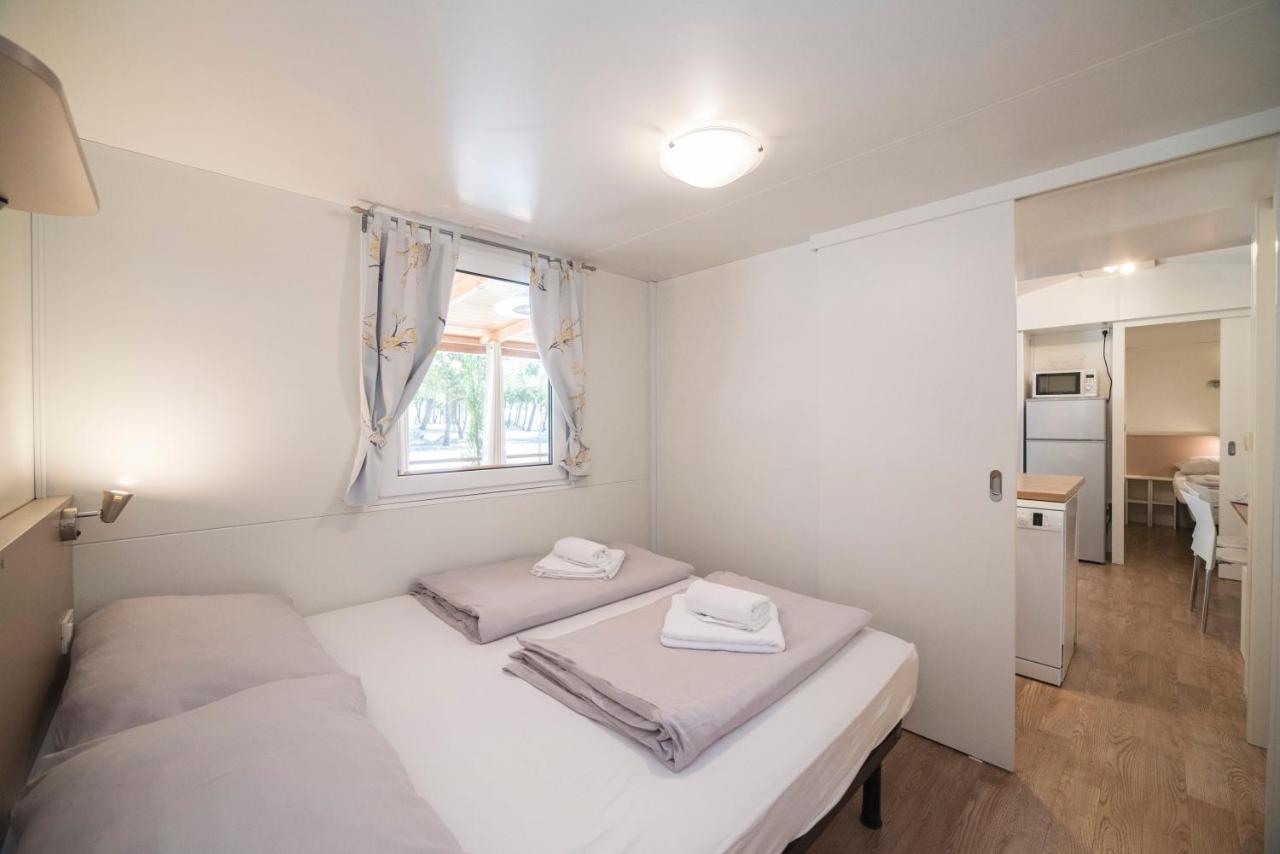 Mobile Home Cube, 3 Bedrooms, Free Parking, Wifi Biograd Na Moru Esterno foto